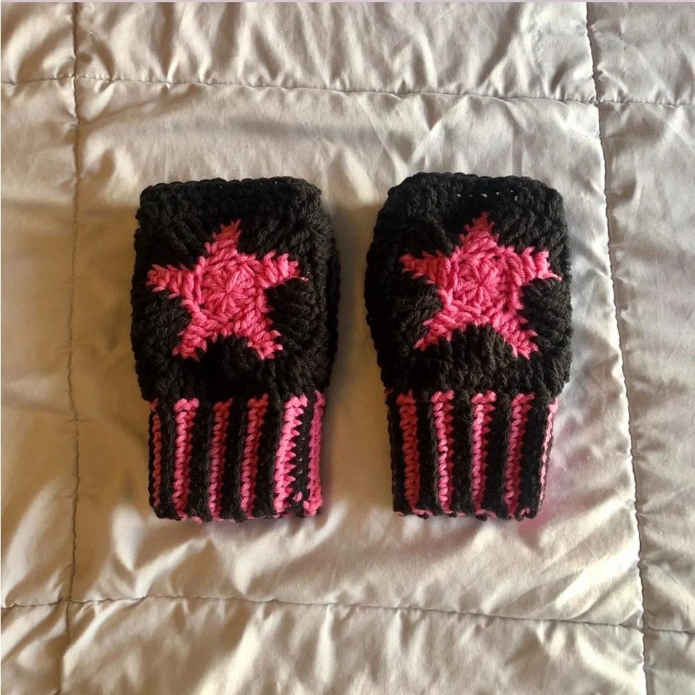 crochet black and pink star fingerless gloves/handwarmers